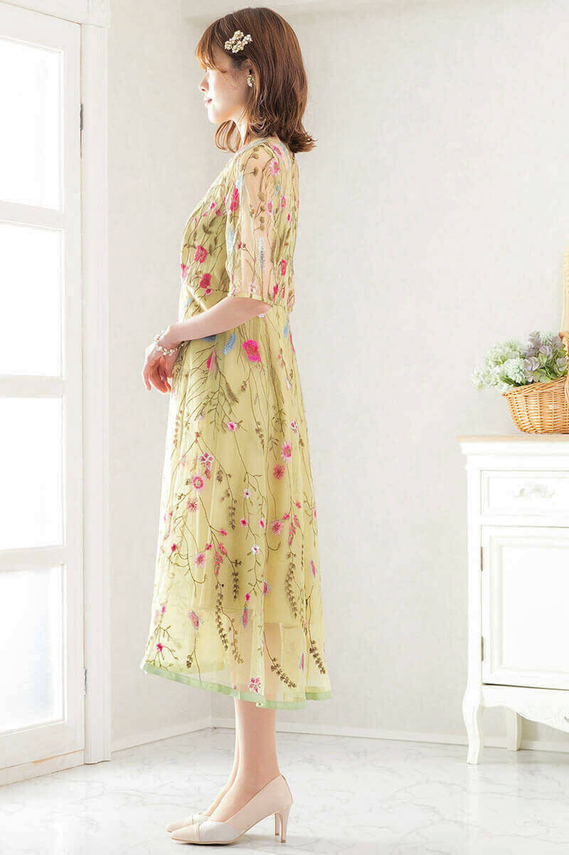 イエローのフラワーカラー刺繍ドレスの商品画像3