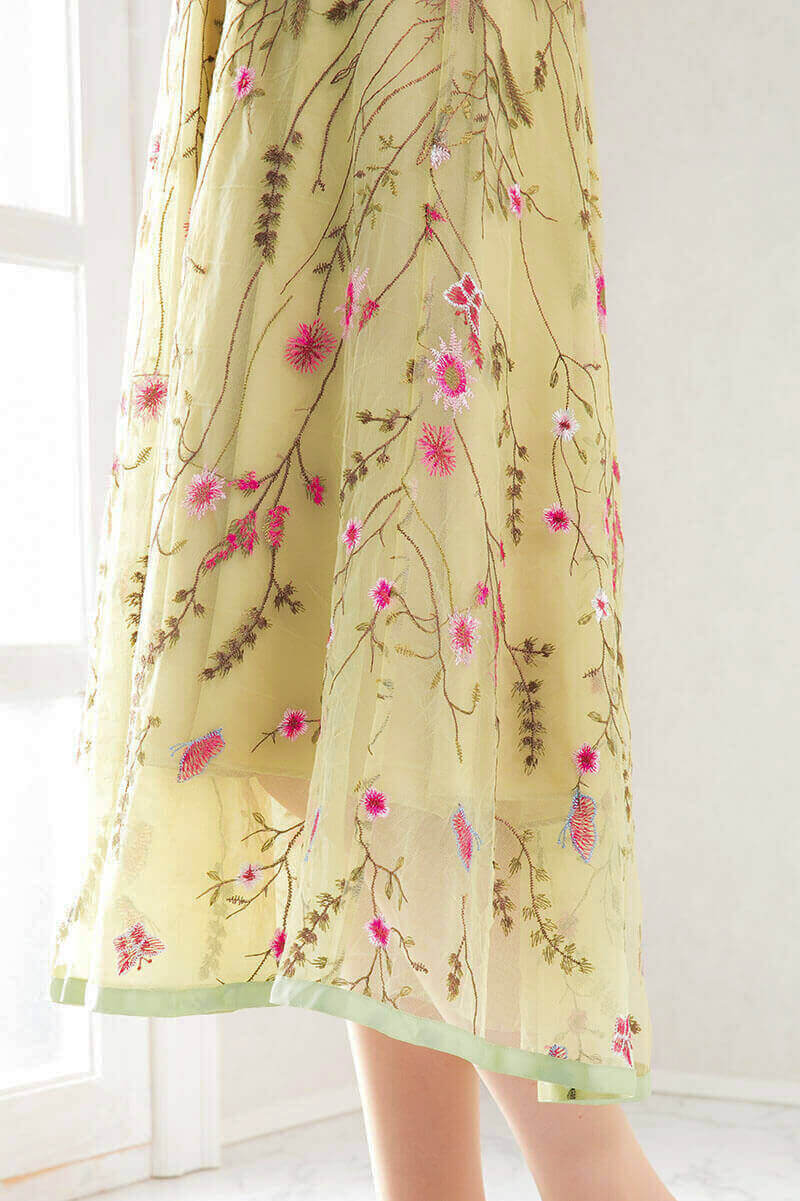 イエローのフラワーカラー刺繍ドレスの商品画像6