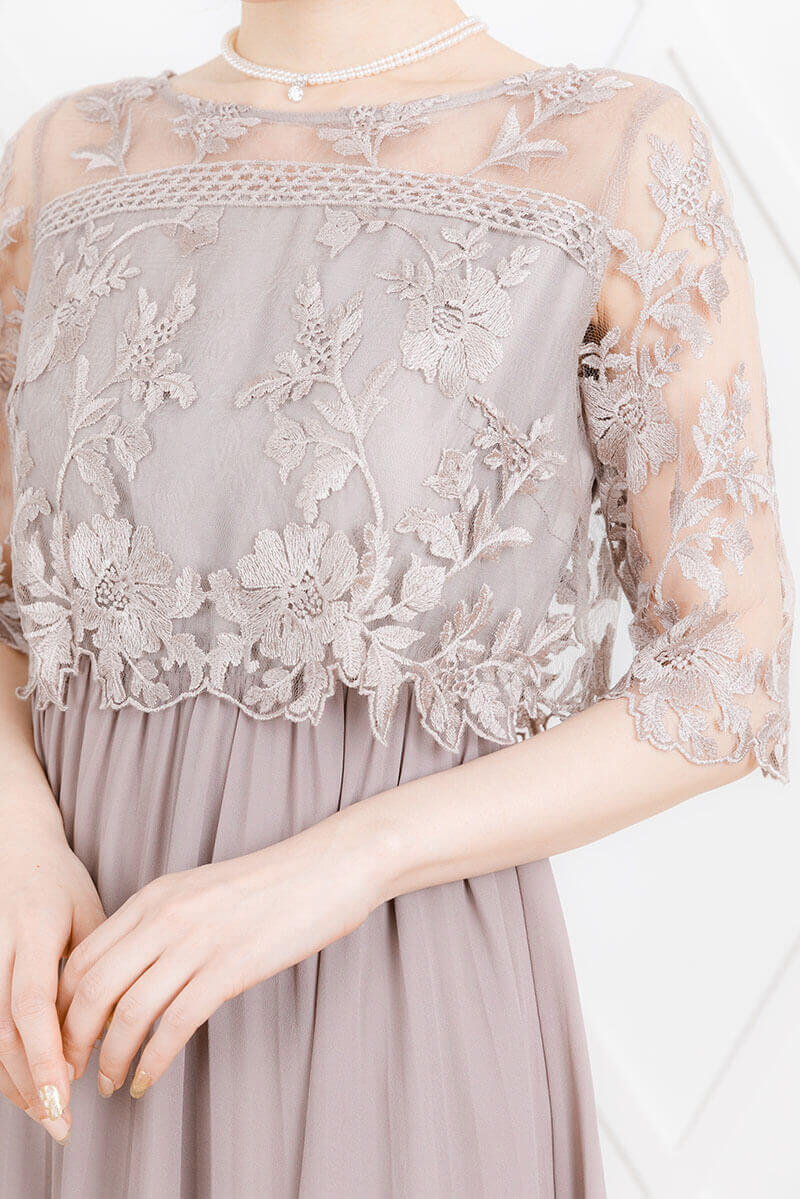 グレージュの袖つきフラワーレースドレスの商品画像5