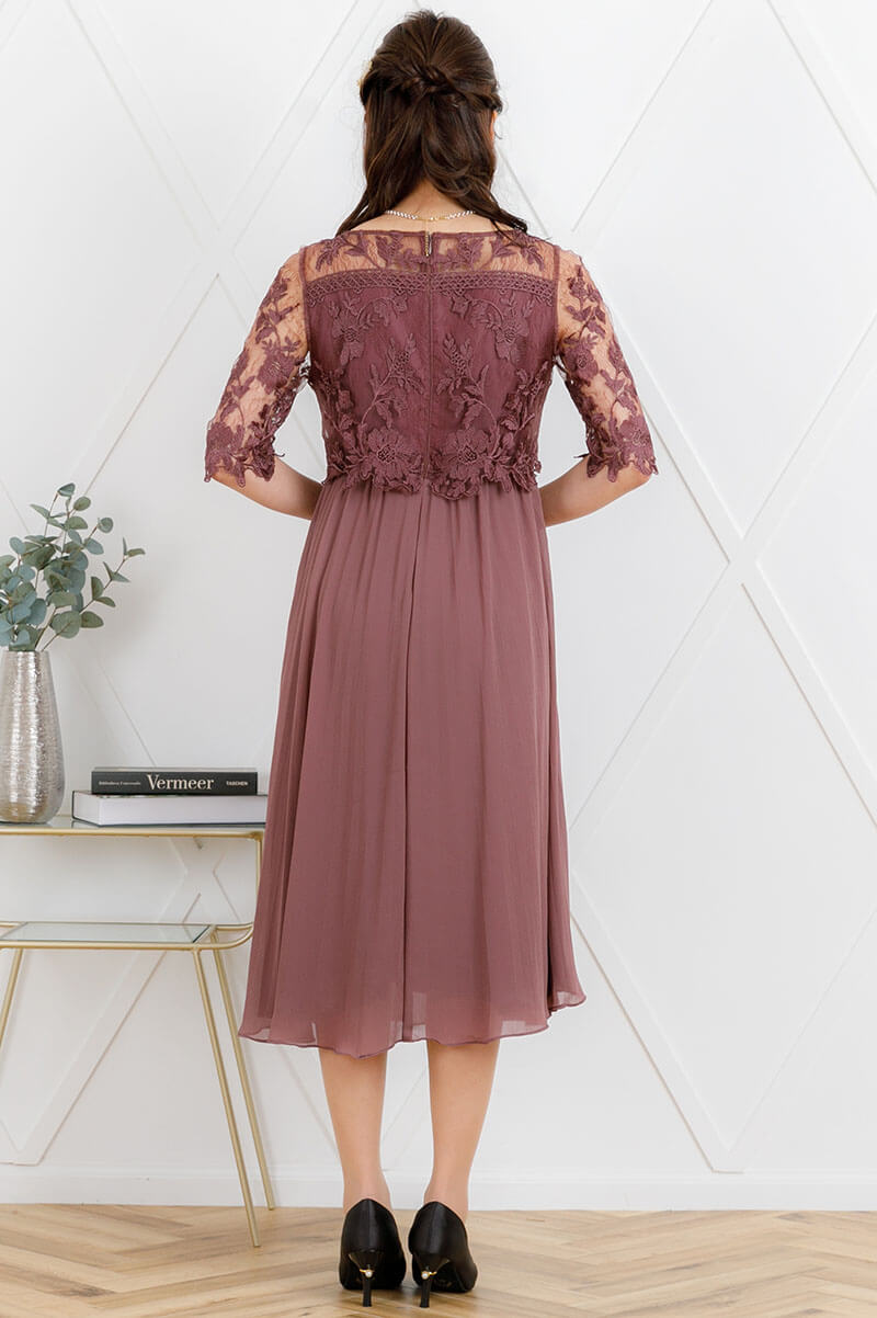 パープルの袖付きフラワーレースドレスの商品画像4