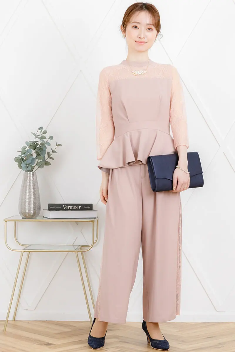 ピンクベージュのペプラムトップス付きワイドパンツ Rui Rue Boutiqve M 結婚式パーティーのレンタルドレスはリリアージュ ピンクベージュのペプラムトップス付きワイドパンツ Rui Rue Boutiqve M 結婚式パーティーのレンタルドレスはリリアージュ