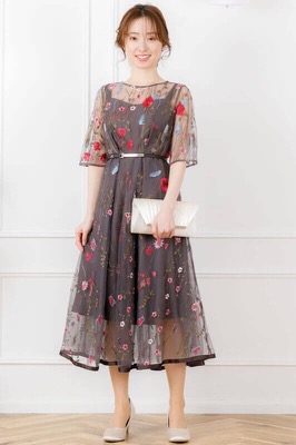 チャコールのフラワーカラー刺繍ドレスのサムネイル画像