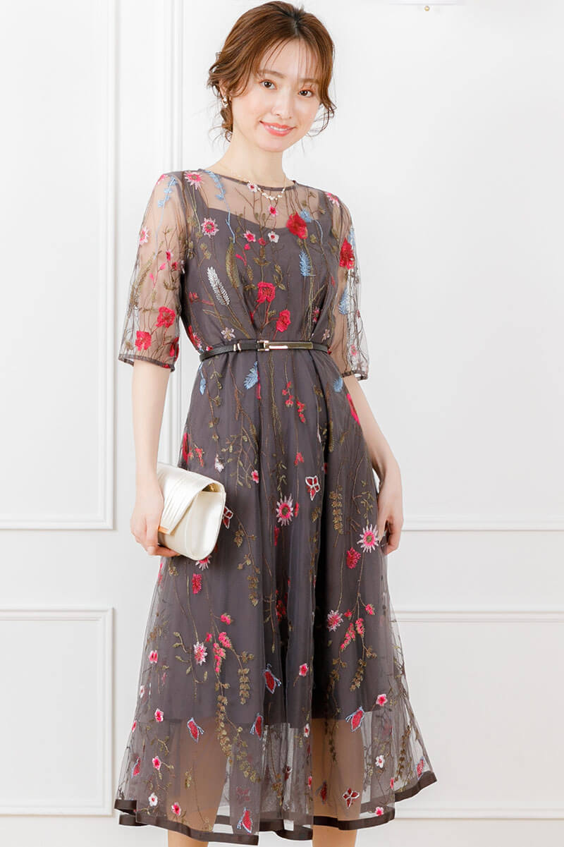 チャコールのフラワーカラー刺繍ドレスの商品画像8