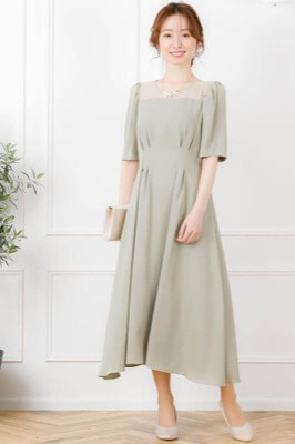 ライトグリーンのタックスリーブドレスのサムネイル画像