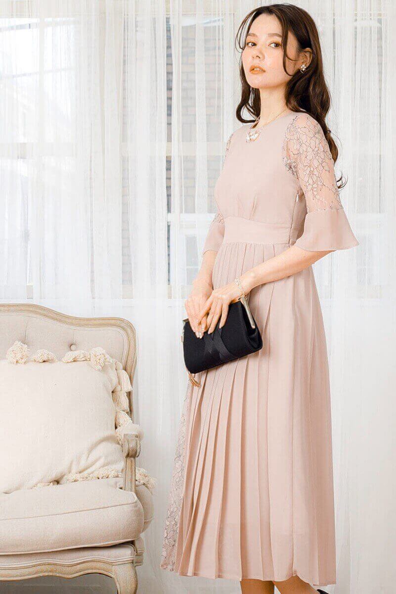 グレージュのレース切替プリーツドレスの商品画像7