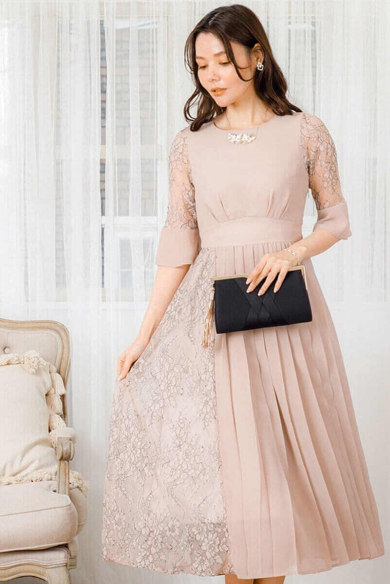 グレージュのレース切替プリーツドレスの商品画像8