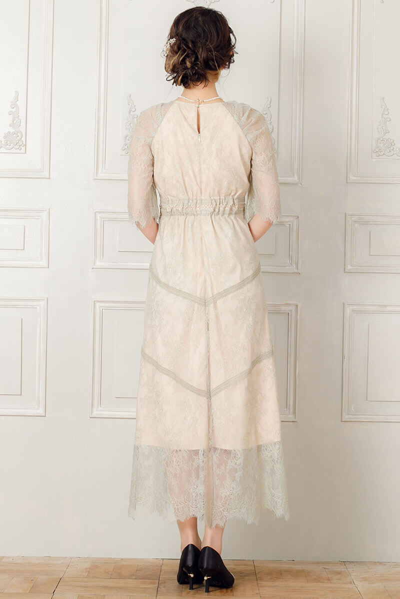 グリーンベージュのショルダーギャザーレースドレスの商品画像4