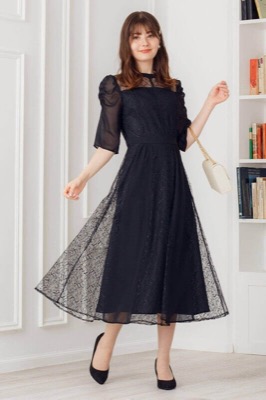 ブラックのギャザースリーブドレスのサムネイル画像