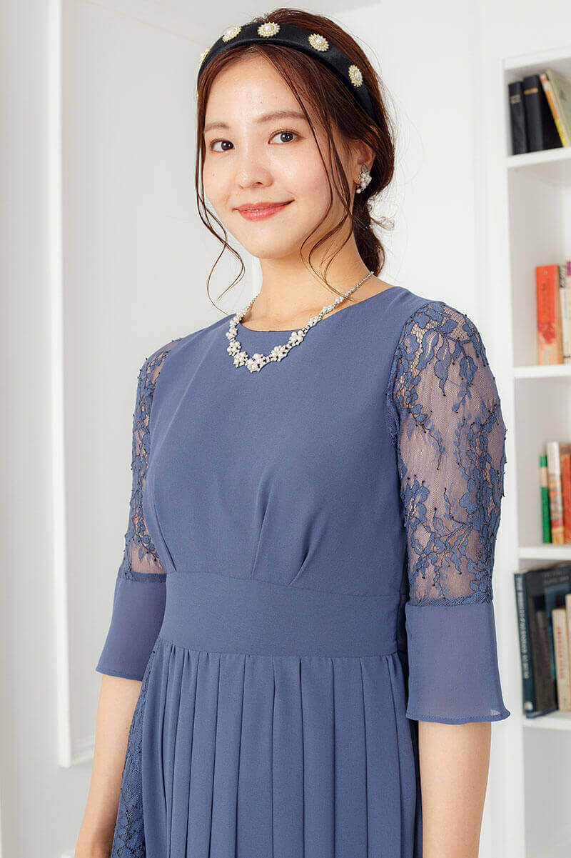 ブルーのレース切替プリーツドレスの商品画像5