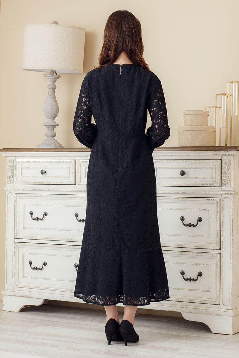 ブラックのベルト付きペプラムレースドレスの商品画像4