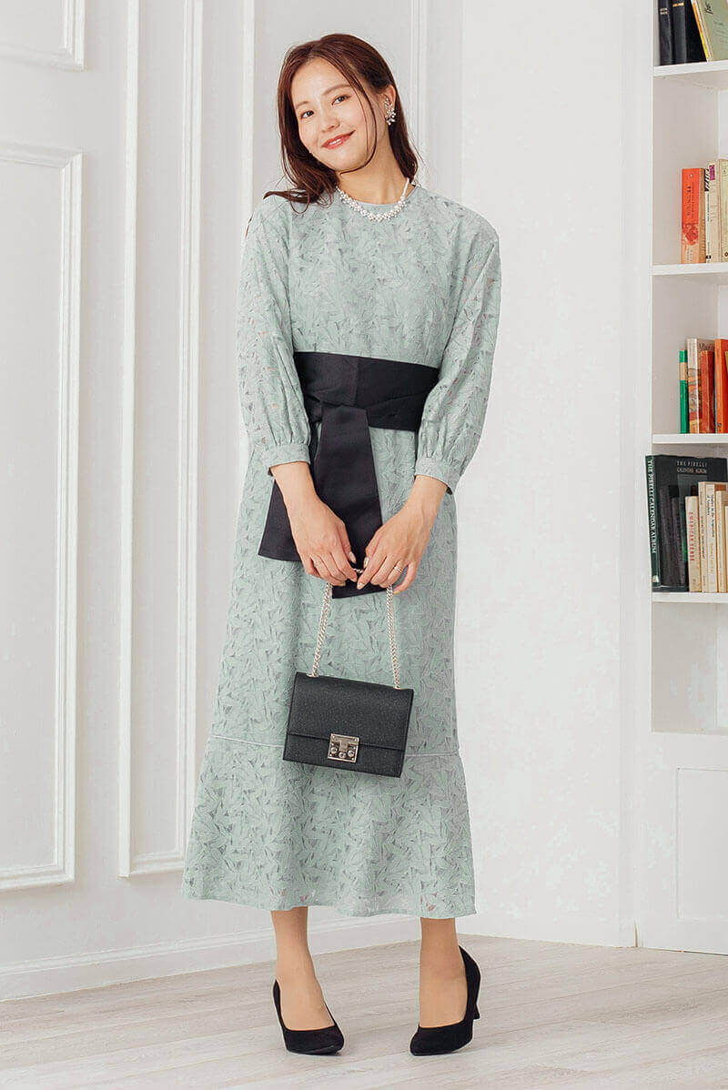サックスブルーのベルト付きペプラムレースドレスの商品画像1