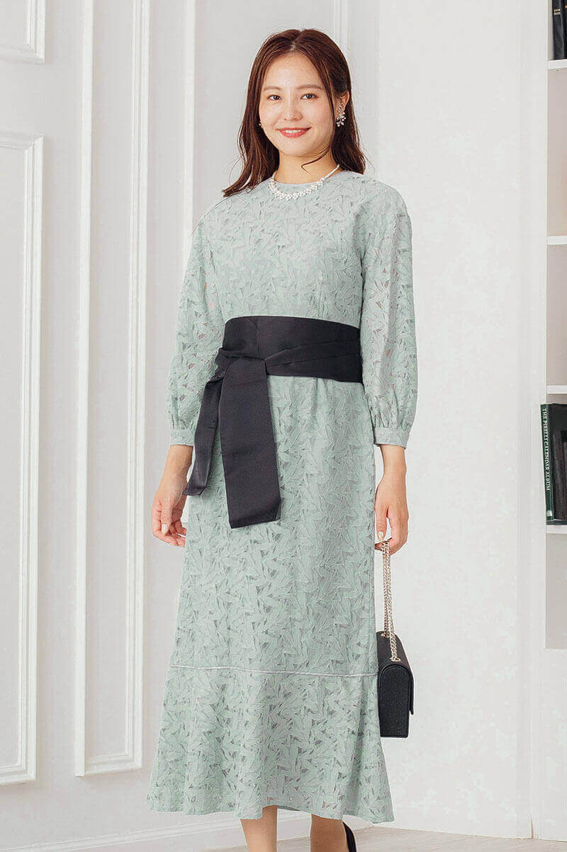 サックスブルーのベルト付きペプラムレースドレスの商品画像2