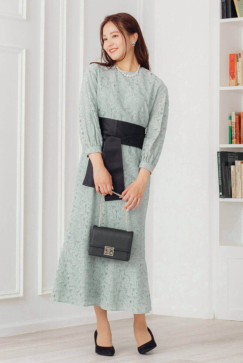 サックスブルーのベルト付きペプラムレースドレスの商品画像9