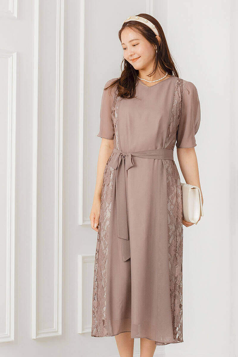 グレージュのリボン付きサイドレースドレス