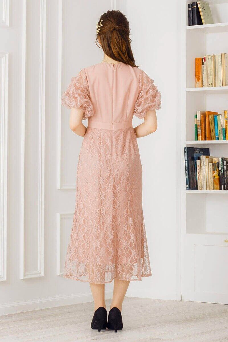 ピンクベージュのボリュームスリーブドレスの商品画像4