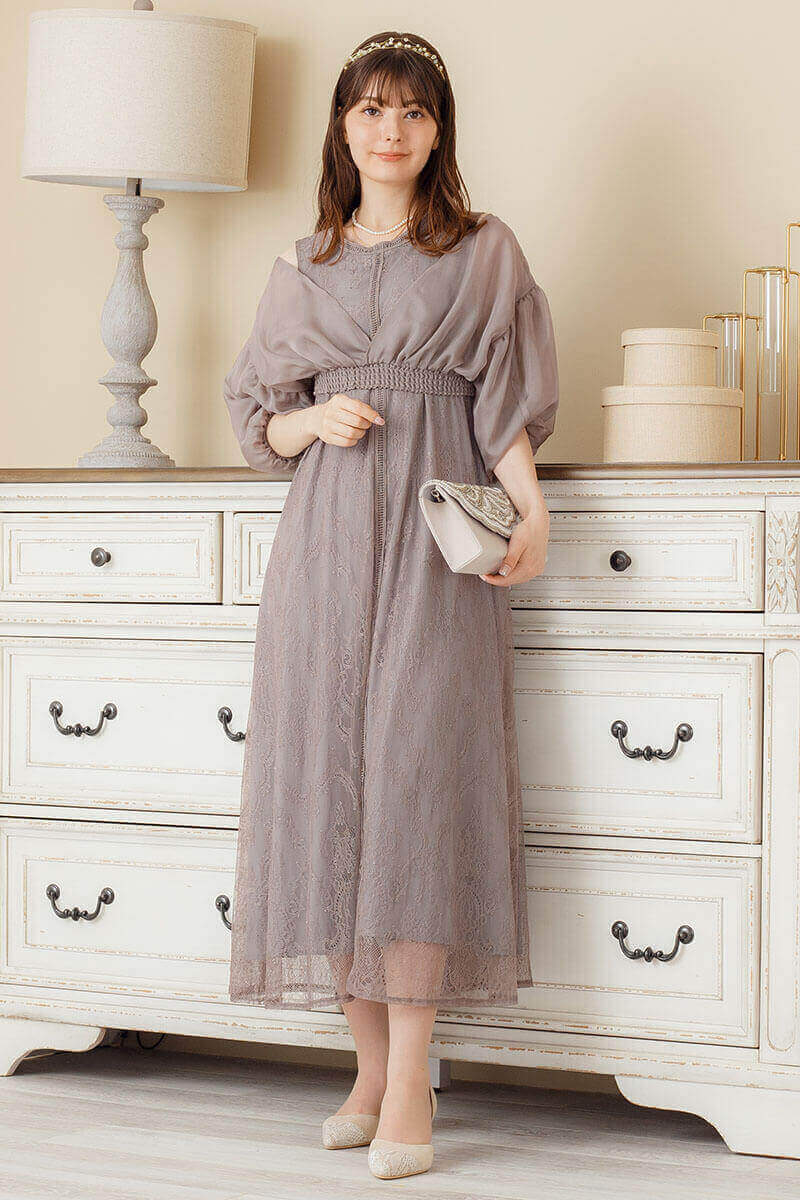 グレージュのボレロ付きレースドレスの商品画像1