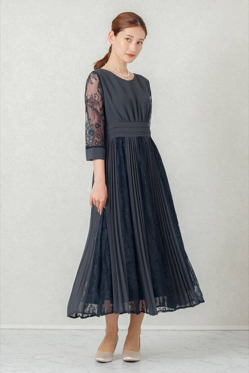 アッシュネイビーの袖つきレース×プリーツドレスの商品画像1