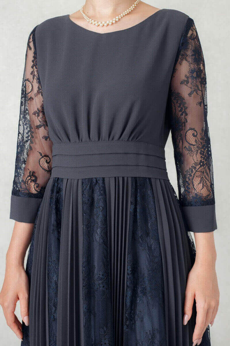 アッシュネイビーの袖つきレース×プリーツドレスの商品画像5