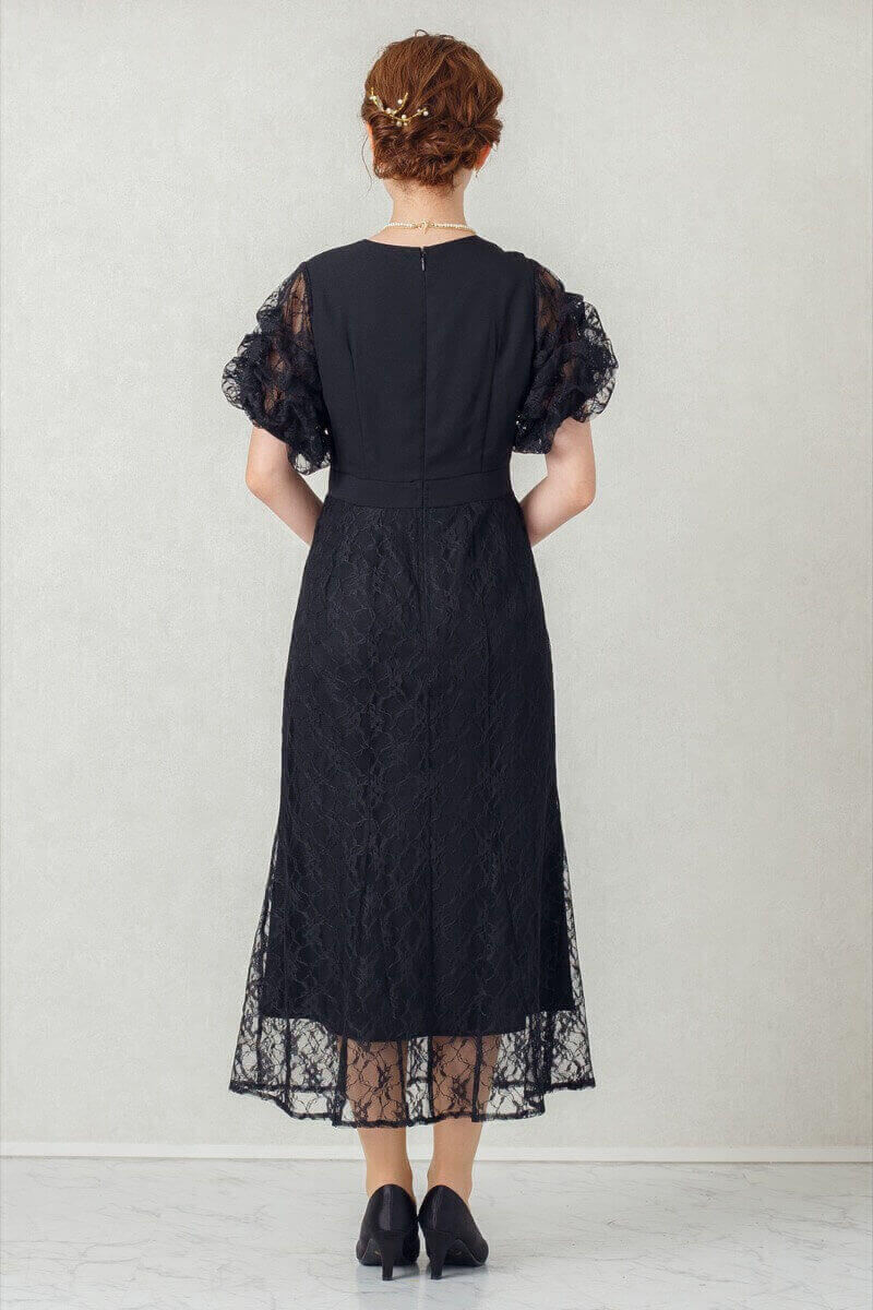 ブラックのボリュームスリーブドレスの商品画像4