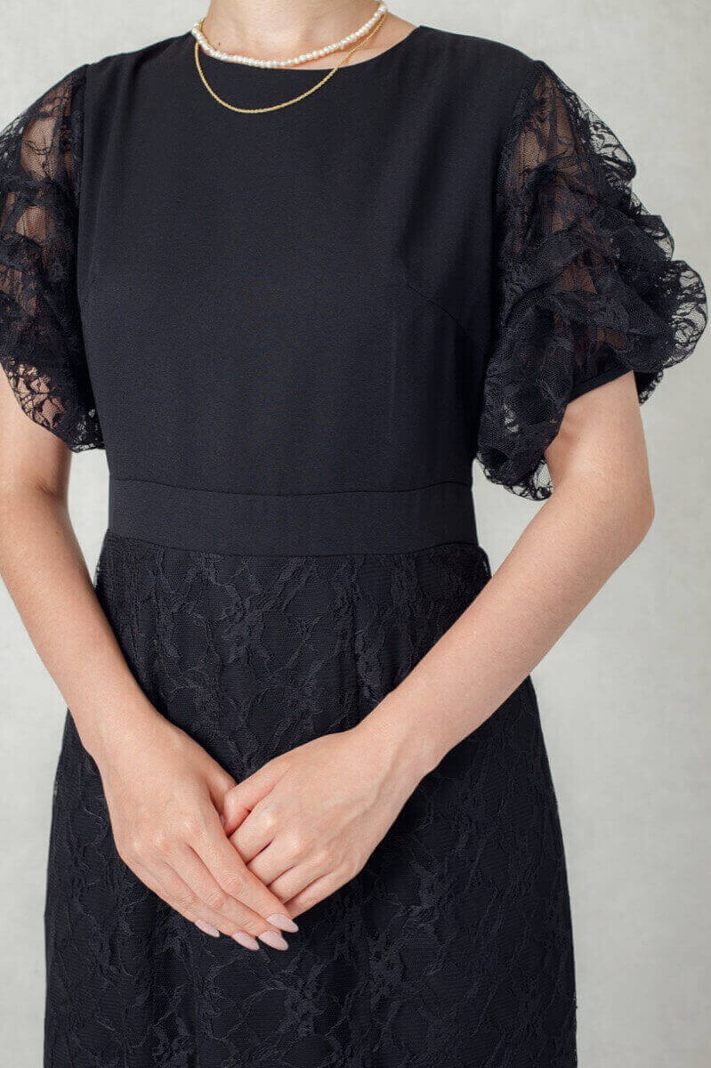 ブラックのボリュームスリーブドレスの商品画像5
