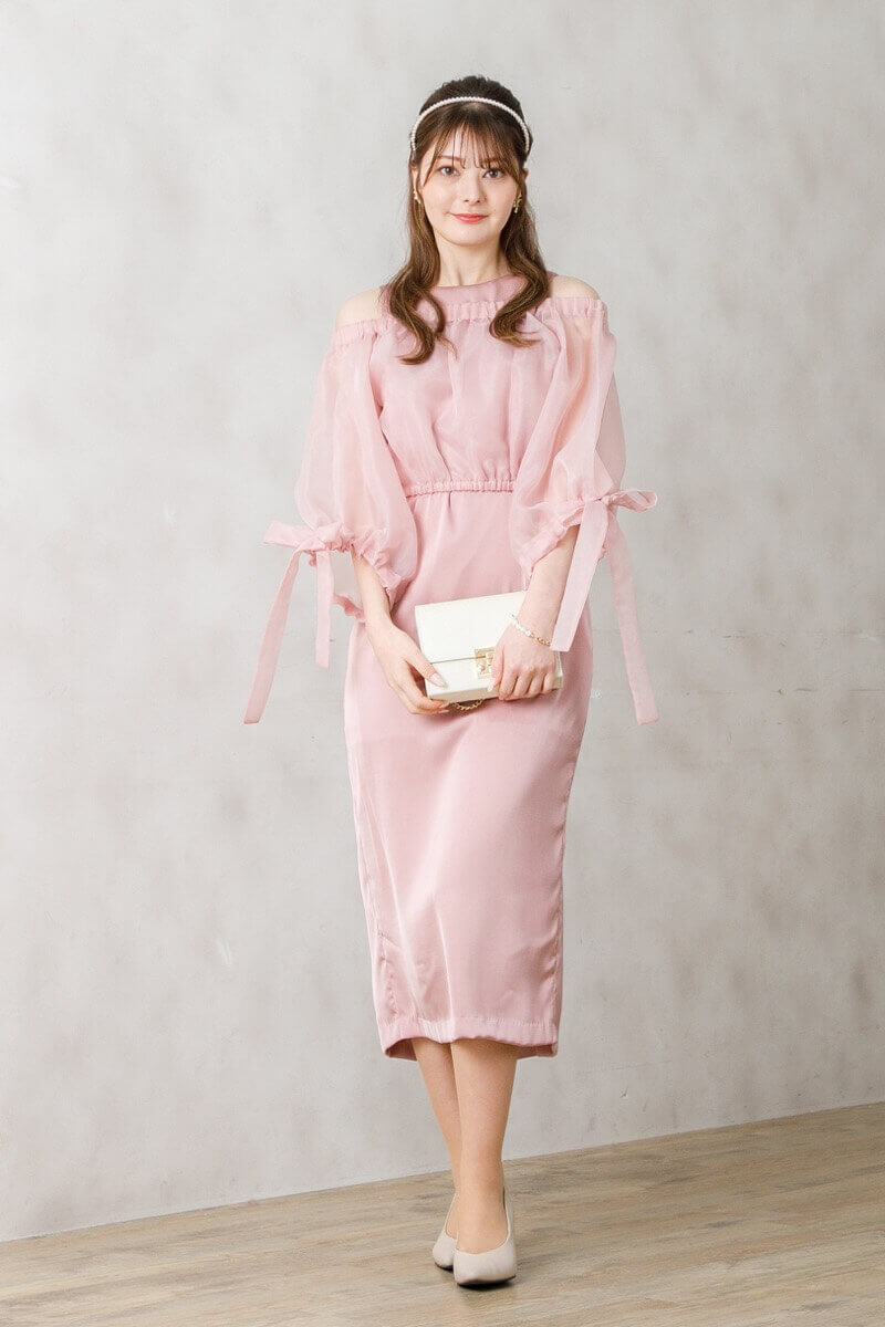 ピンクのオフショルトップス付きサテンドレスの商品画像11