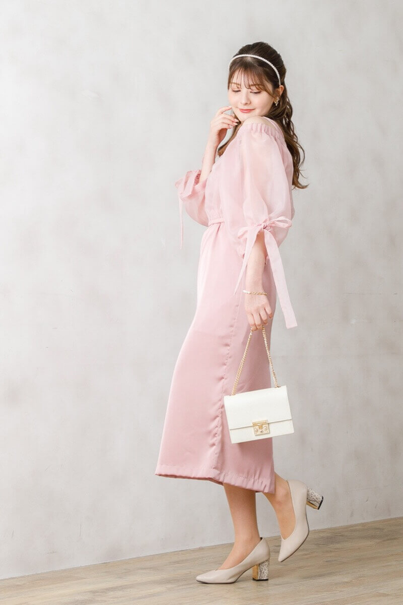 ピンクのオフショルトップス付きサテンドレスの商品画像12