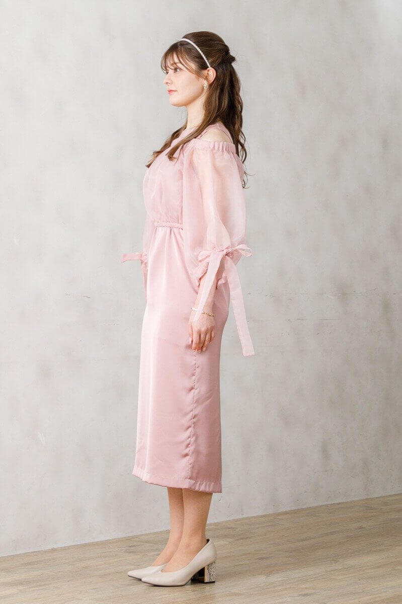 ピンクのオフショルトップス付きサテンドレスの商品画像3