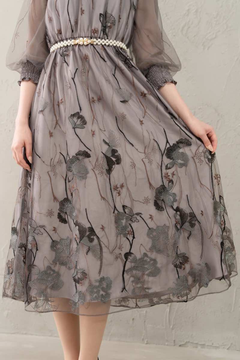 グレイッシュパープルのエンブロイダリレースドレスの商品画像6