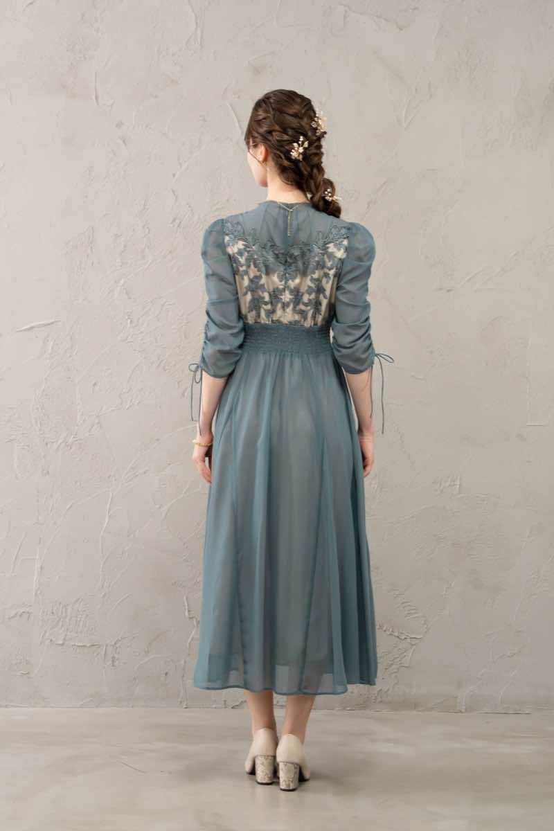 ライトカーキのフラワーレースオーガンジードレスの商品画像4
