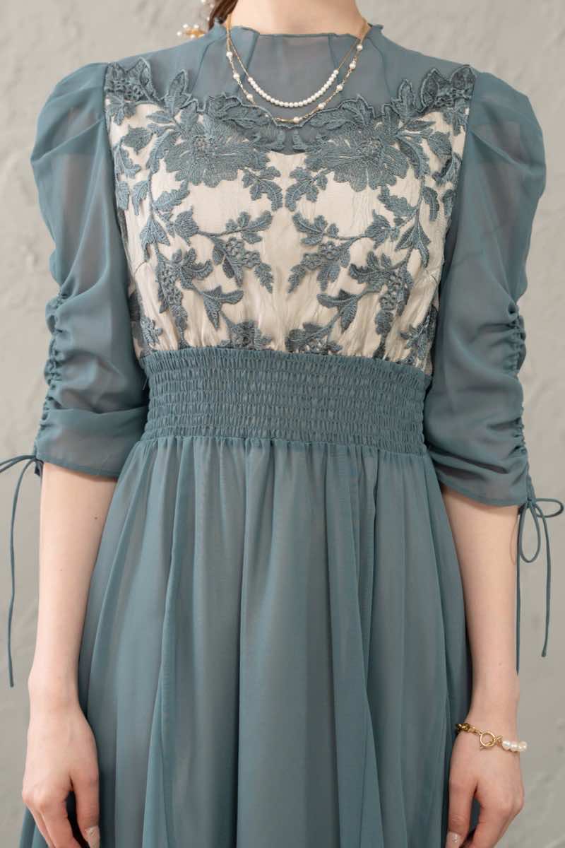 ライトカーキのフラワーレースオーガンジードレスの商品画像5