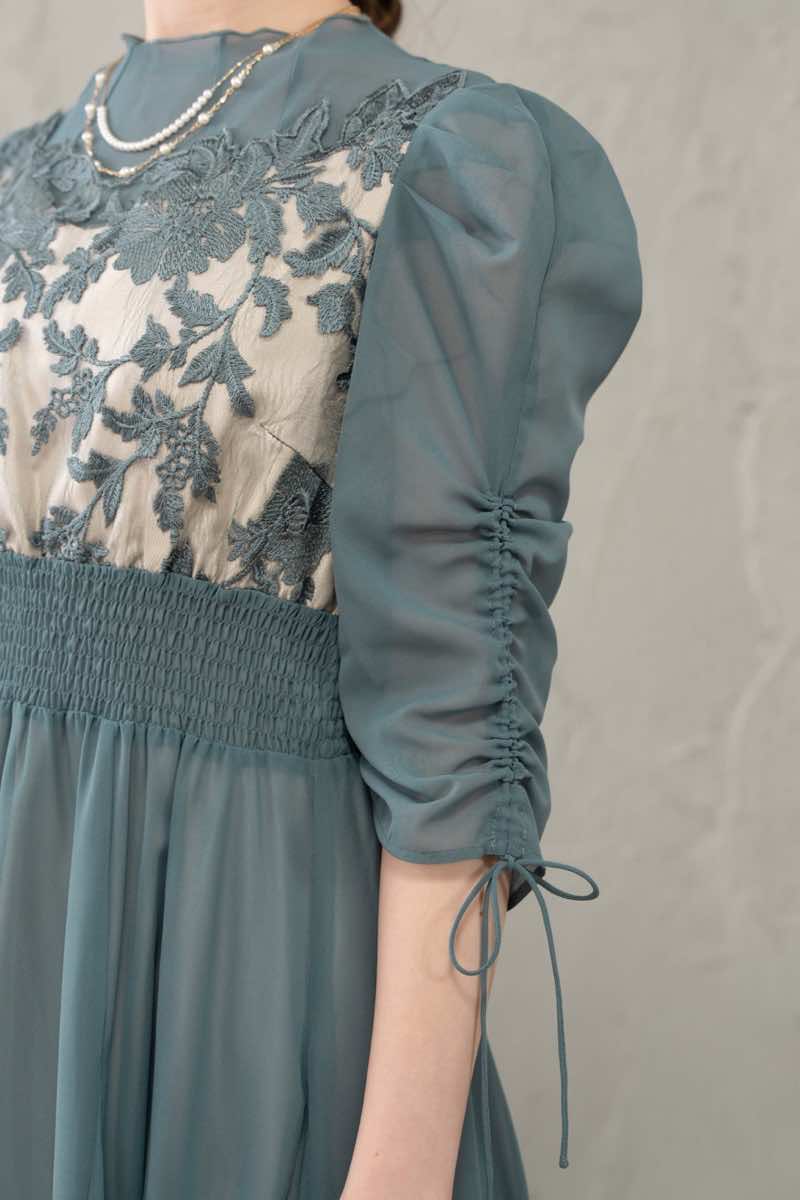 ライトカーキのフラワーレースオーガンジードレスの商品画像6
