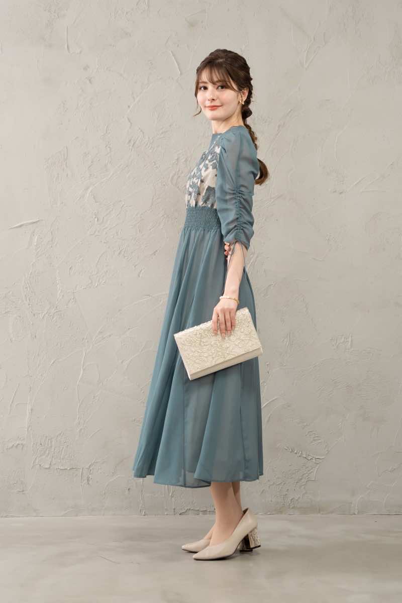 ライトカーキのフラワーレースオーガンジードレスの商品画像8