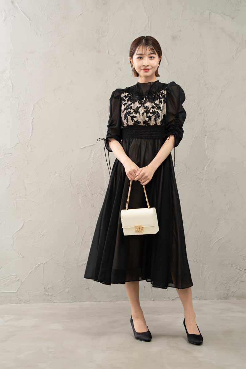 ブラックのフラワーレースオーガンジードレスの商品画像1