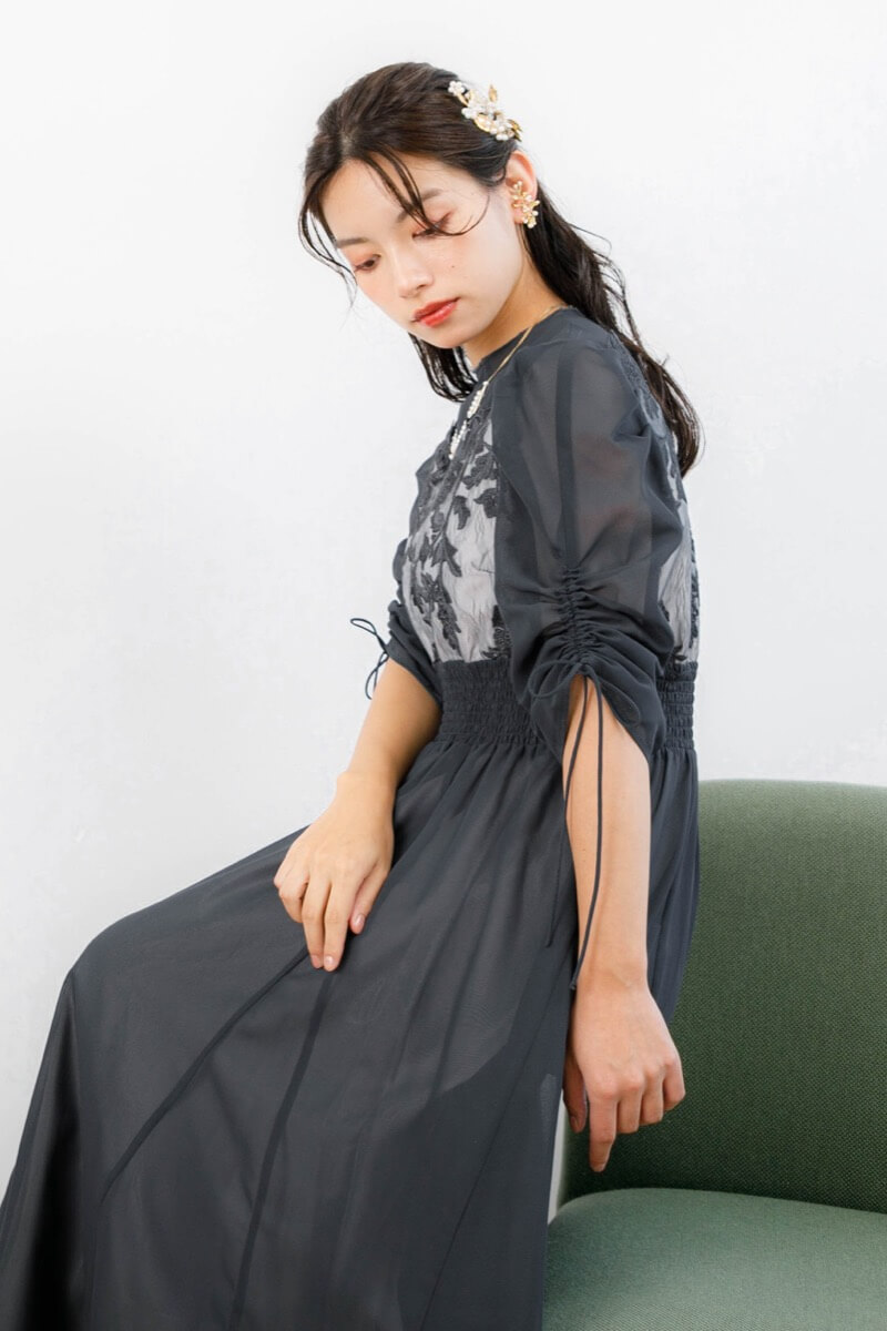 アーミーカーキのフラワーレースオーガンジードレスの商品画像1