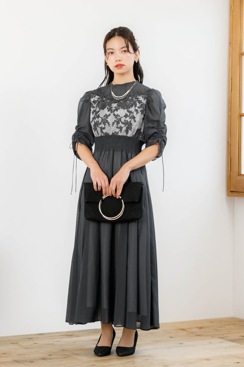 アーミーカーキのフラワーレースオーガンジードレスの商品画像2