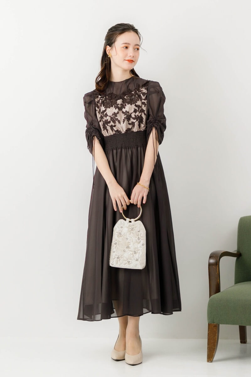 チャコールのフラワーレースオーガンジードレスの商品画像1