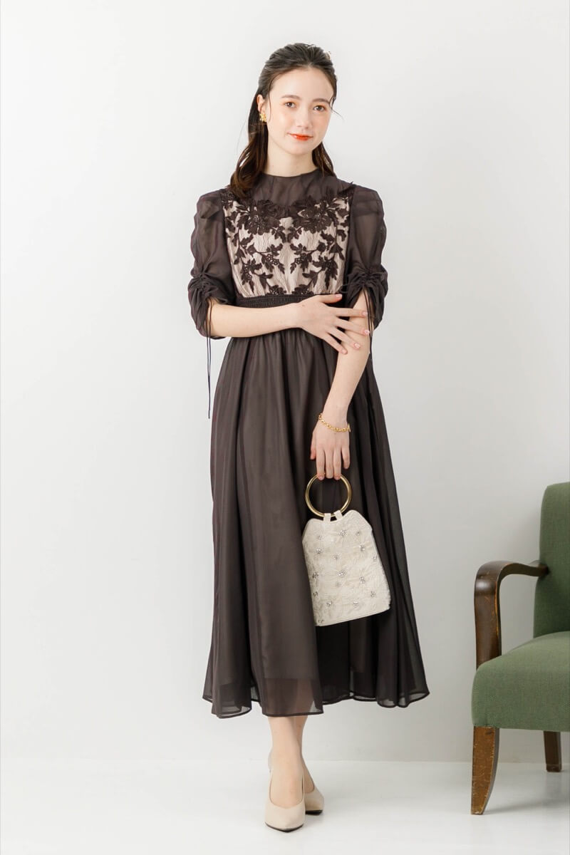 チャコールのフラワーレースオーガンジードレスの商品画像10