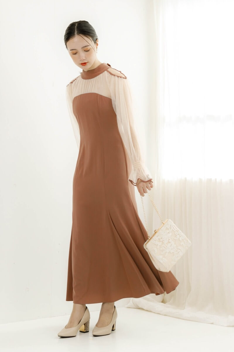 オレンジのショルダーカットアウトドレスの商品画像1