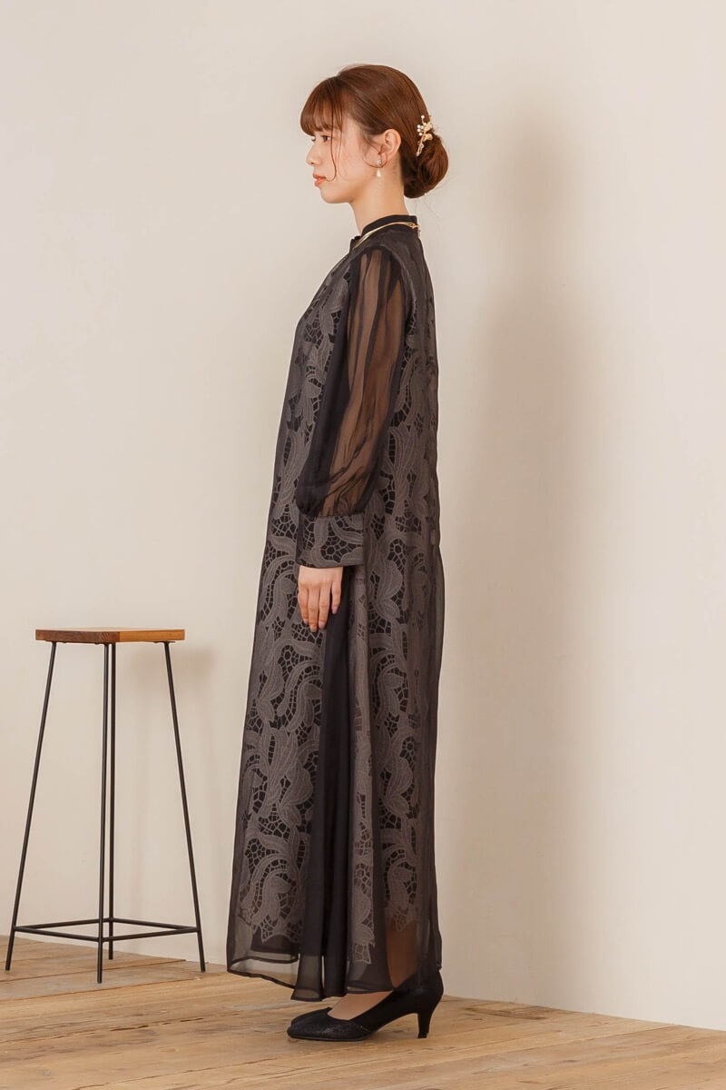 ブラックのベルト付きシアードレスの商品画像3