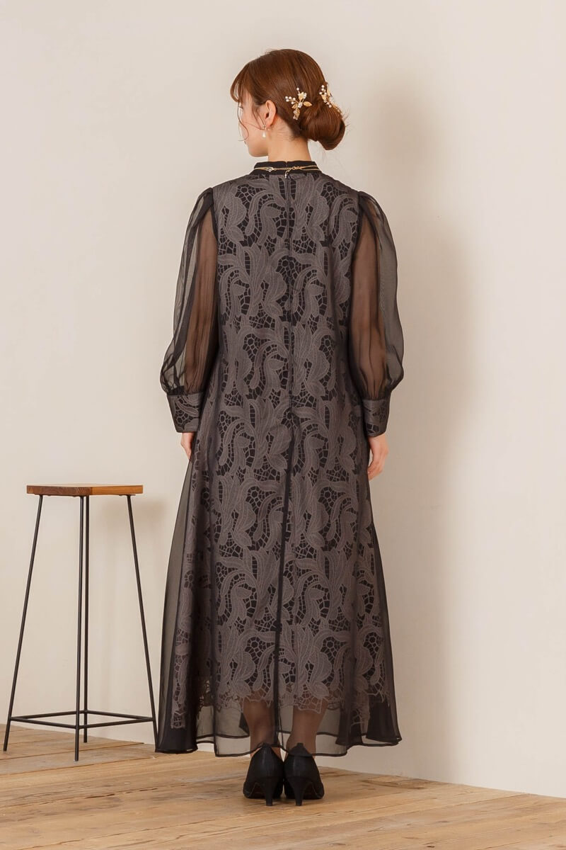 ブラックのベルト付きシアードレスの商品画像4