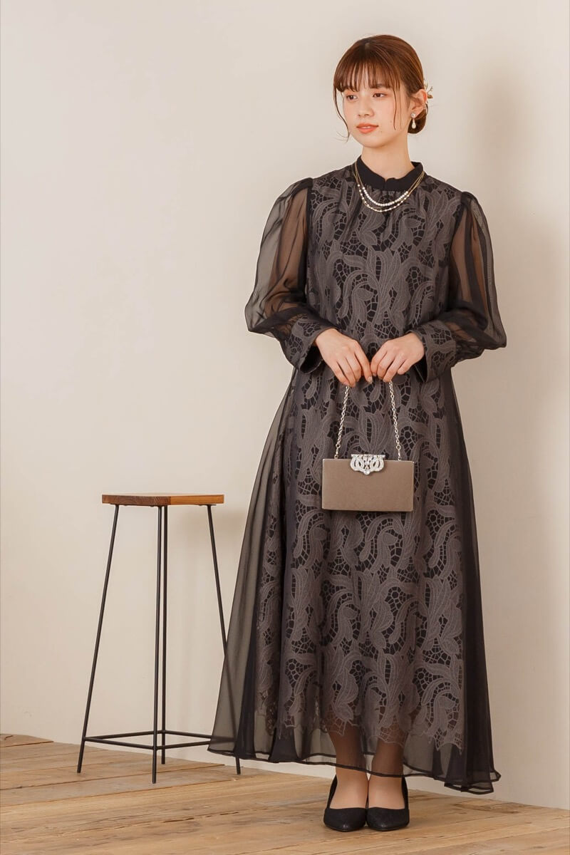 ブラックのベルト付きシアードレスの商品画像7