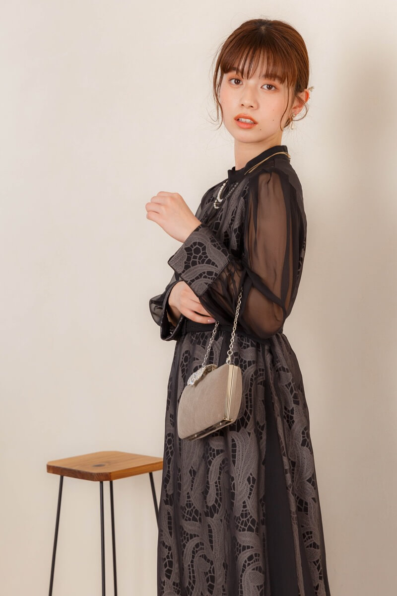 ブラックのベルト付きシアードレスの商品画像8