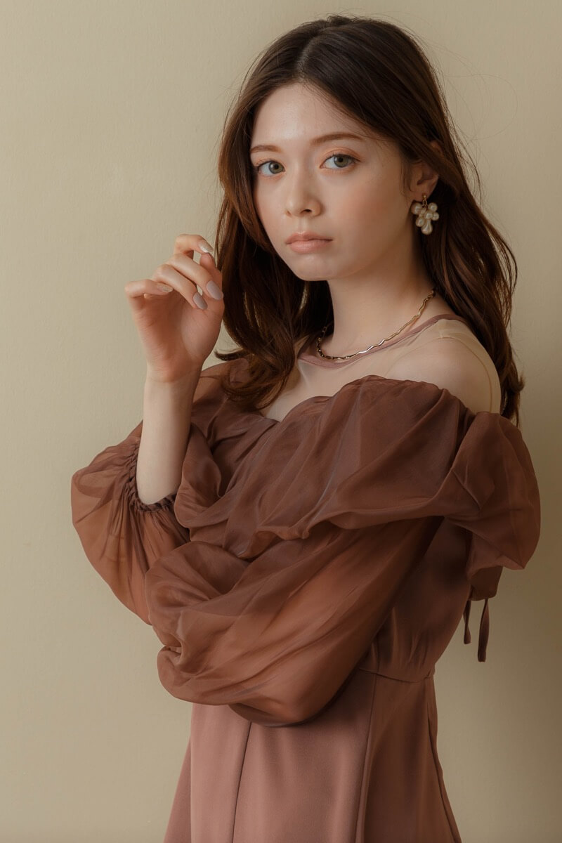 ボルドーのオフショルダーバルーンドレスの商品画像1 ボルドーのオフショルダーバルーンドレスの商品画像1