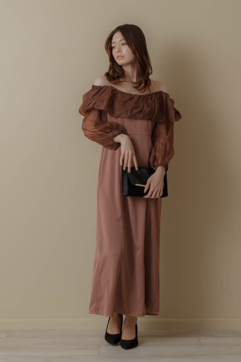 ボルドーのオフショルダーバルーンドレス