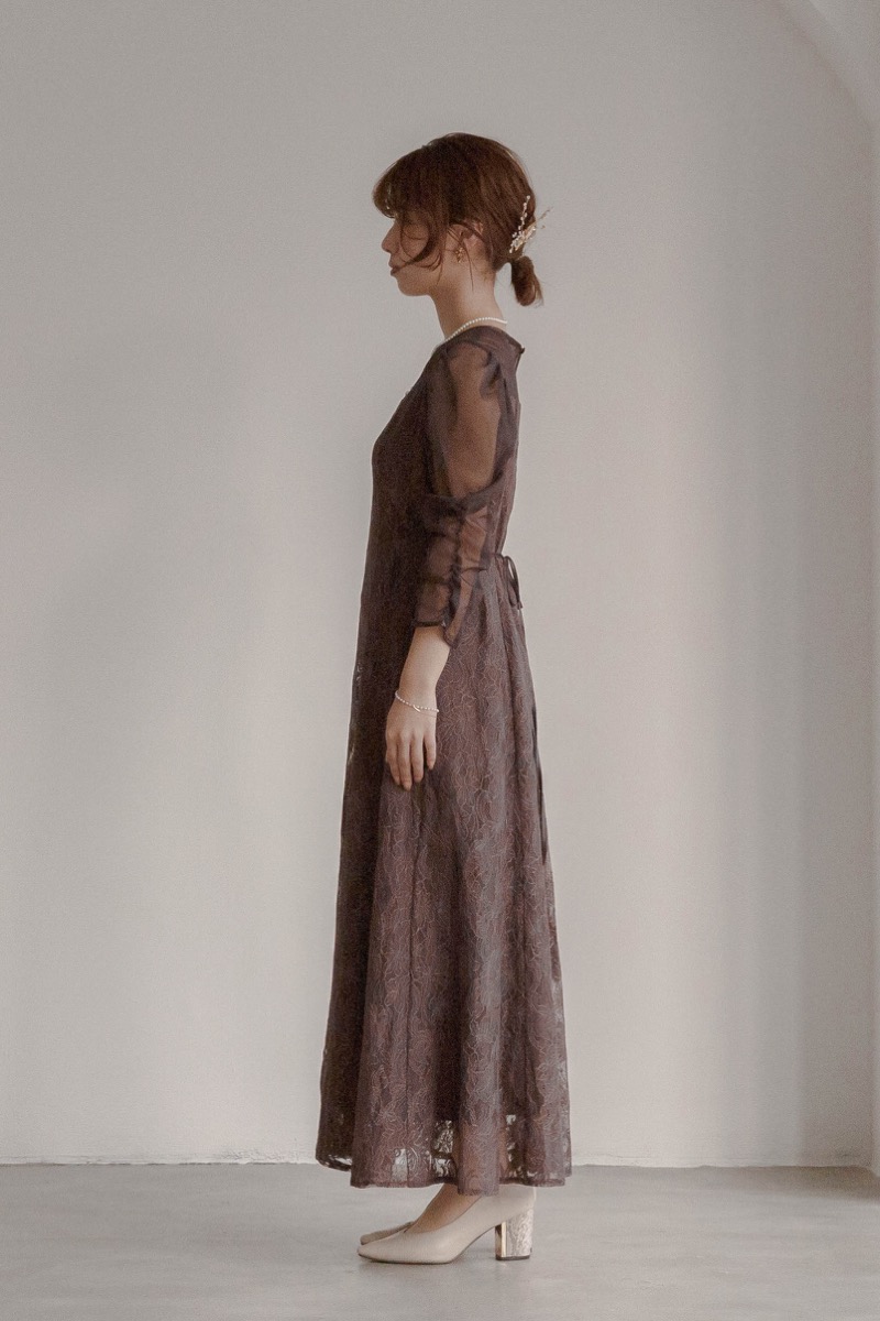 チャコールのギャザースリーブレースドレスの商品画像3