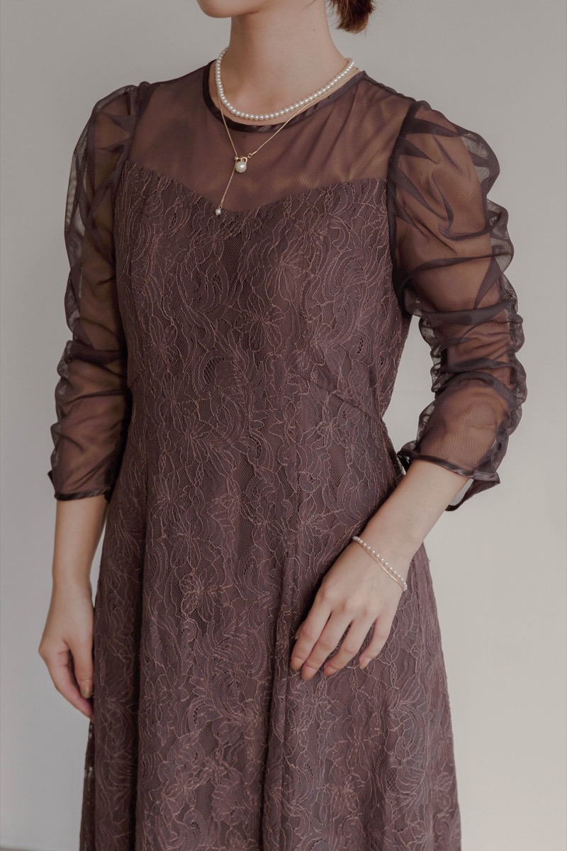 チャコールのギャザースリーブレースドレスの商品画像5