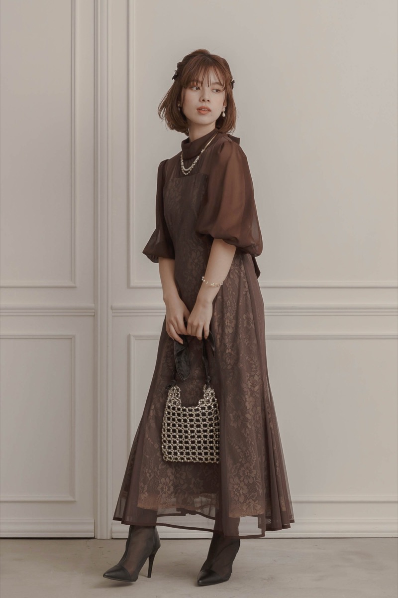 ブラウンのシアーパフスリーブドレスの商品画像7