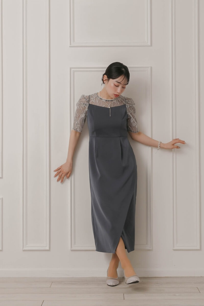 ネイビーのリーフ刺繍ラップドレス