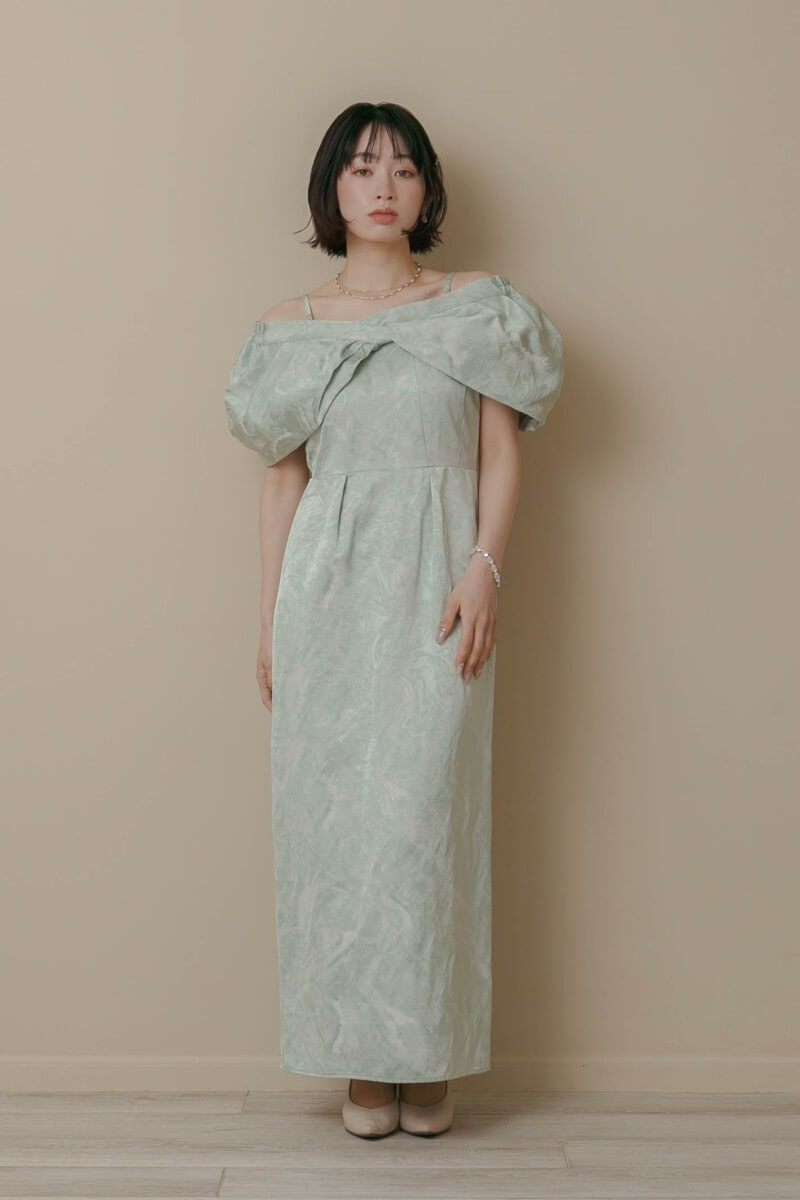 ミントのケープ付きジャガードドレス