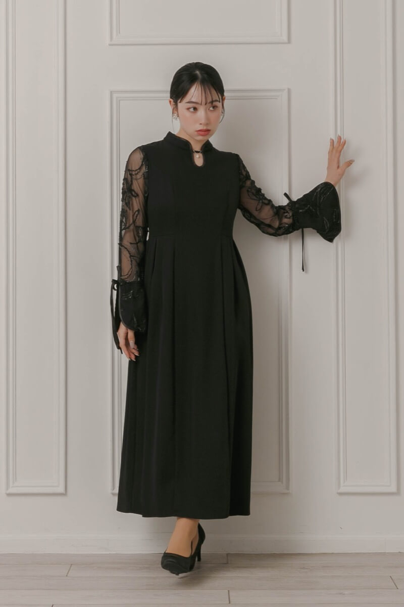 ブラックのフェザーフラワーコクーンドレスの商品画像2